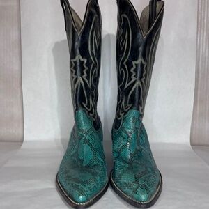 Vintage vaquero cowboy boots. Men’s size 6/women’s size 8. Leather, snakeskin
